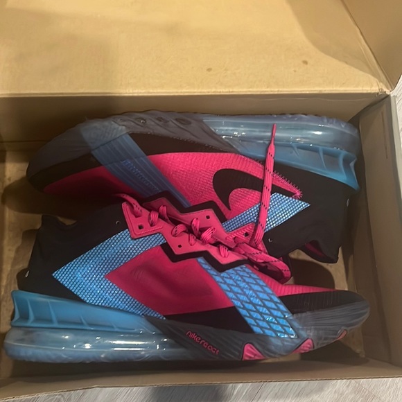 Nike Lebron James XVlll Mens Shoes